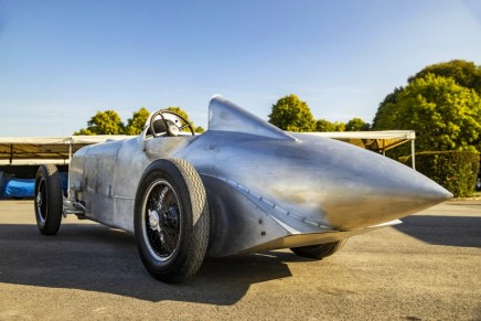 The reconstructed Mercedes-Benz SSKL: A dream car on a dream road