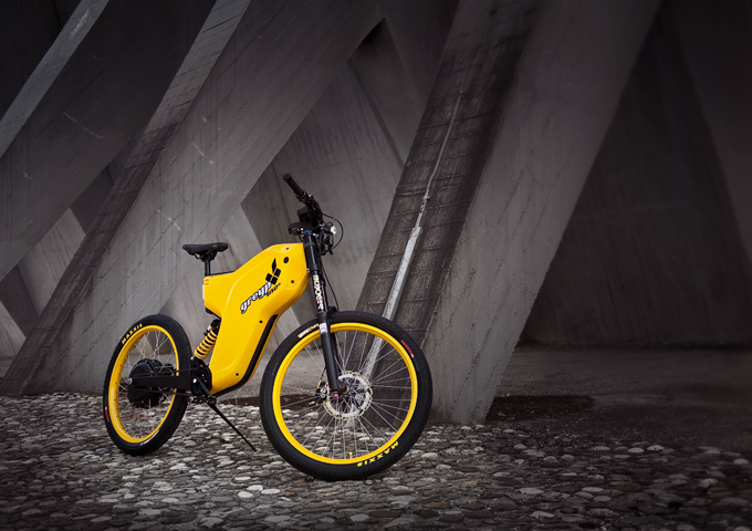 Electric Greyp G12 combines the best of both worlds – motorcycles and bicycles