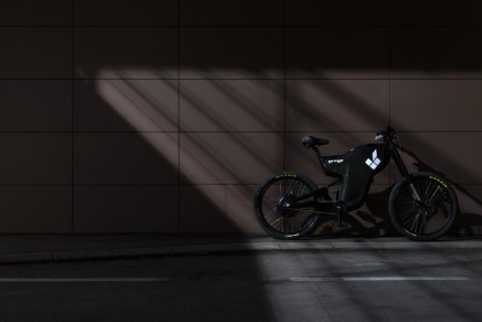 Street Legal Electric Greyp G12H combines the best of both worlds – motorcycles and bicycles