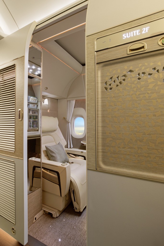 Internationale Markenkooperation von Mercedes-Benz und Emirates Airline: First Class fliegen – inspiriert von Mercedes-Benz