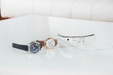 First luxury watch manufacturers to embrace Google Glass