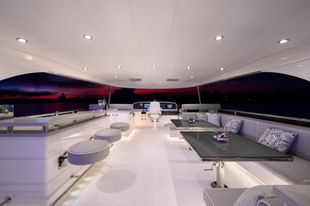 Horizon Yachts debuted the E88 open bridge motoryacht