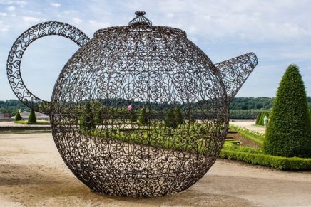 Monumental sculptures in open air: Joana Vasconcelos at Yorkshire Sculpture Park