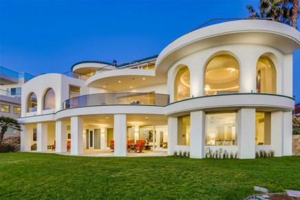 Few homes in La Jolla truly achieve the elegance and luxury of $26,588,000 Vista Del Mar