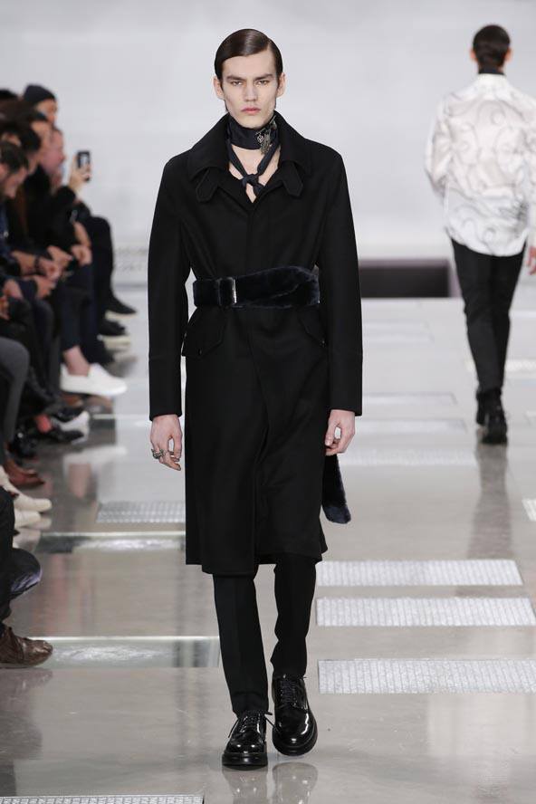 Louis Vuitton celebrates stoic Paris in menswear show - 2LUXURY2.COM