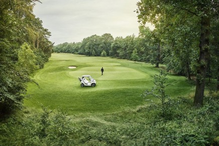 Mercedes design seen on golf courses  – Mercedes-Benz Style Edition Garia Golf Car