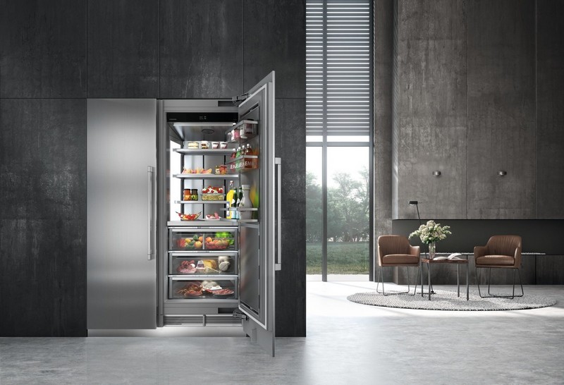 Monolith, an impressive 84-inches from top to bottom, features superior energy efficiency, whisper quiet operation, new food-saving advancements and a sleek design to integrate seamlessly into the kitchen.
