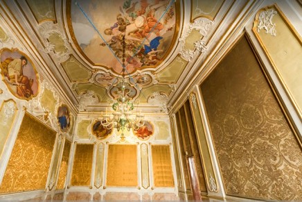 Currently a private home, this Venetian Palace is perfect to be converted in a stunning luxury hotel