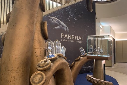 Divers, seafarers and snorkelers alike – this one’s for you: Panerai Submersible Pop-Up