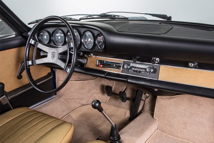 Porsche Classic reproducing the dashboard for vintage 911 models