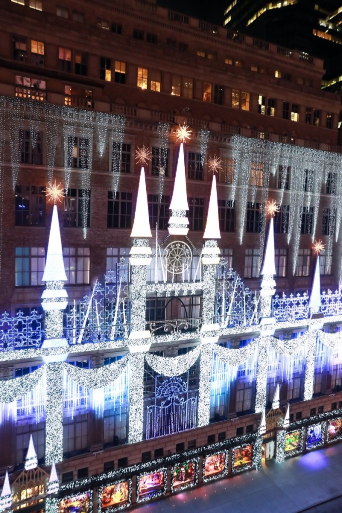 Saks Fifth Avenue's theater-inspired 10-story-tall theatrical light show-