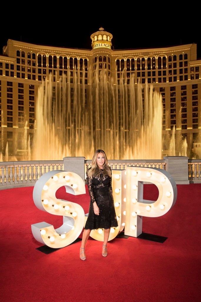 Sarah Jessica Parker poses in front of The Fountains of Bellagio - CreditJerry Metellus