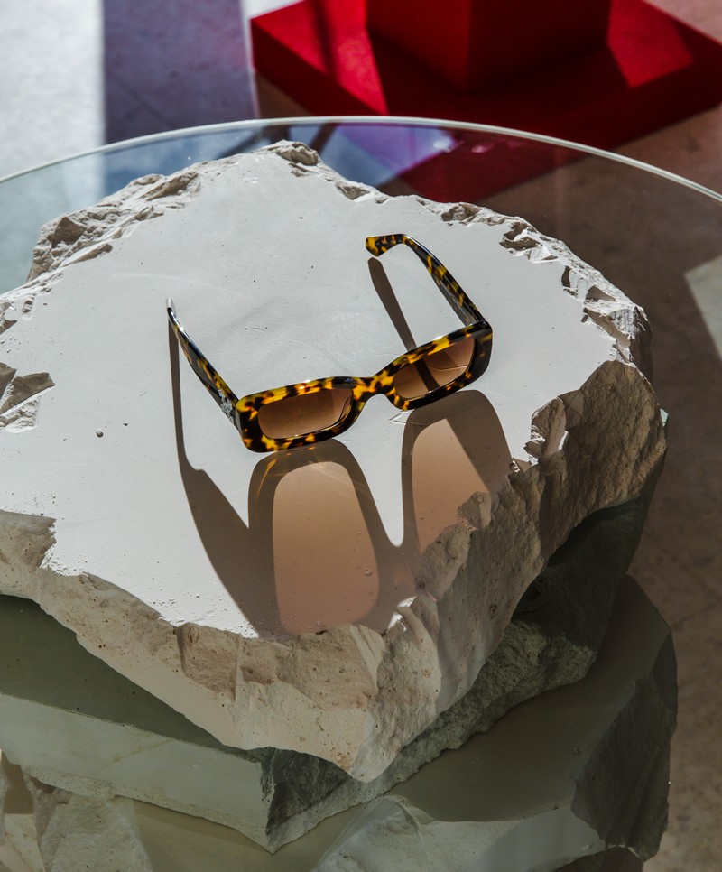 Off-White x Sunglass Hut Black Oval - Boutique de Ghana