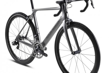 The Nanocarbon Technology frame of the Special Edition Aston Martin Storck Bicycle weighs just 770g