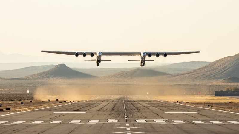 Stratolaunch Completes Historic First Flight of Aircraft