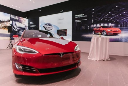 Tesla charges ahead to overtake Ford in market value