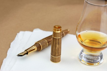 This luxury fountain pen contains an actual sample of the oldest cognac