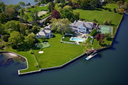 This waterfront estate formerly owned by President Donald Trump is Yours For $45 Million