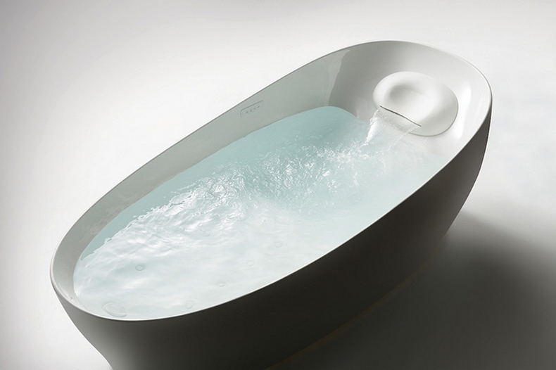 Toto’s Flotation freestanding tub offers Zero Dimension technology-
