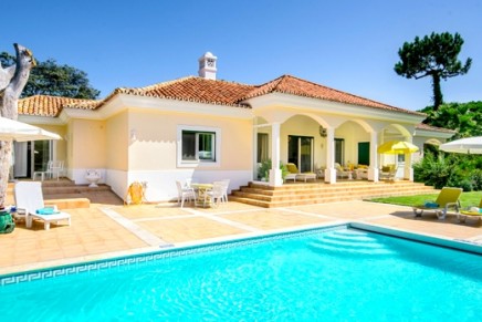 Formula One great Ayrton Senna’s luxury Algarve villa gone on sale for around €9.5 million.