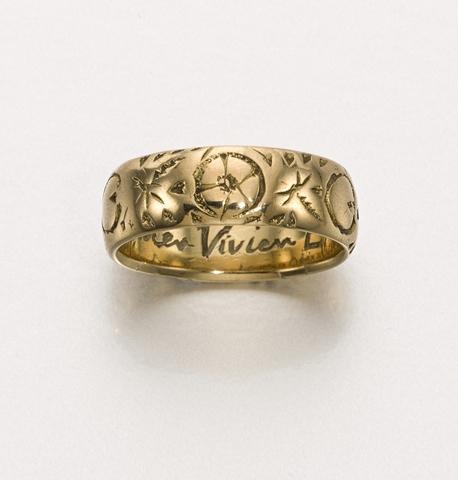 Vivien Leigh's collection is to be put up for auction _ Sotheby's-gold ring