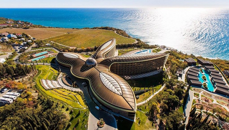 World-class Mriya Resort & Spa in Russia's #Crimea near Yalta was named World's & Europe’s Leading Leisure Resort 2018