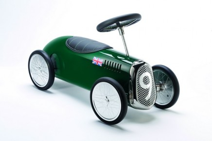 For younger luxury motoring enthusiasts: Blower Ride-on-Model