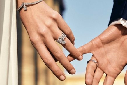 US jewellers report that more couples than ever are buying diamond engagement rings. Report