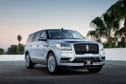 Jay Leno’s customized Lincoln Black Label Navigator debuted at Jay’s Garage at 2018 SEMA