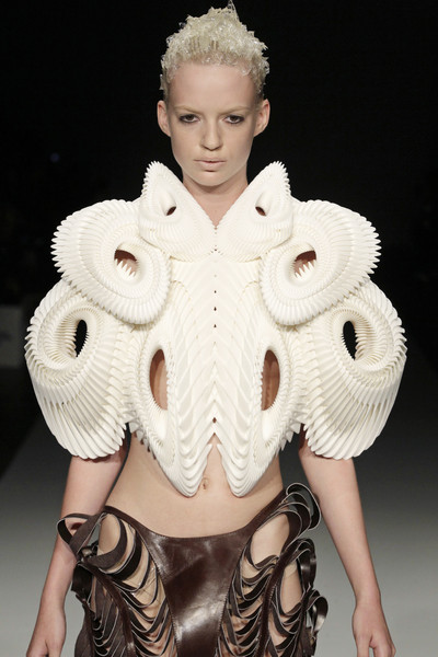 Iris van Herpen's haute couture awarded with 24th ANDAM Fashion prize ...