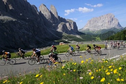 Maratona dles Dolomites: a bike race of ups and downs (and little else)