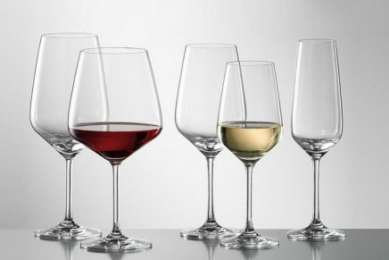 Bigger wine glasses make us drink too much, says researcher