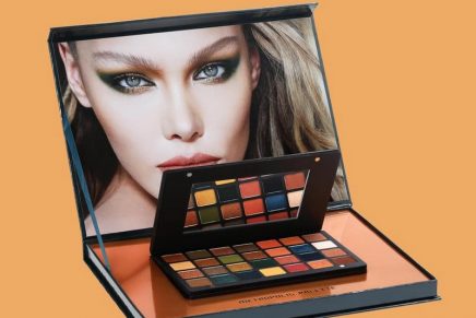 Looking for a beauty Christmas gift? Try an all-in-one eyeshadow palette