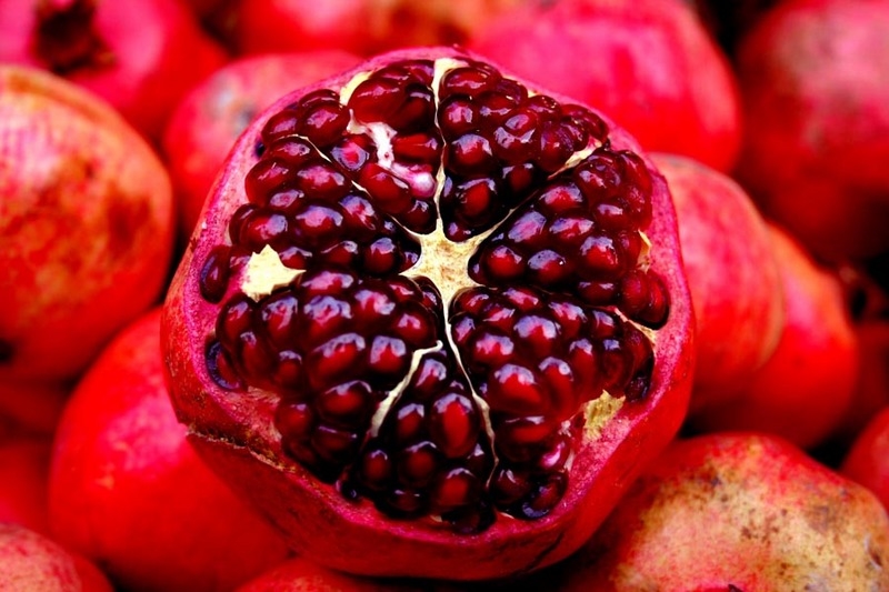 pomegranates - The best anti-aging foods that keep you young and active