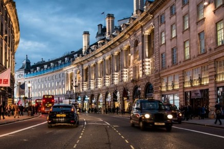 London prime shop rents leap 9% in last quarter of 2015