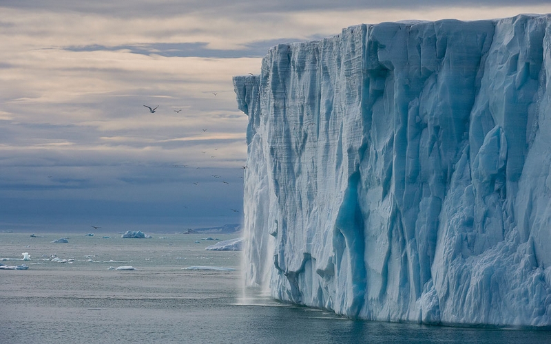 svalbard melting icebergs