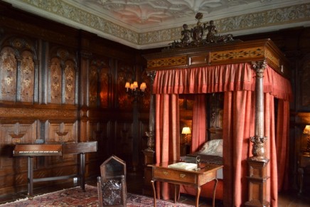 V&A returns Tudor bedroom to original Sizergh Castle setting